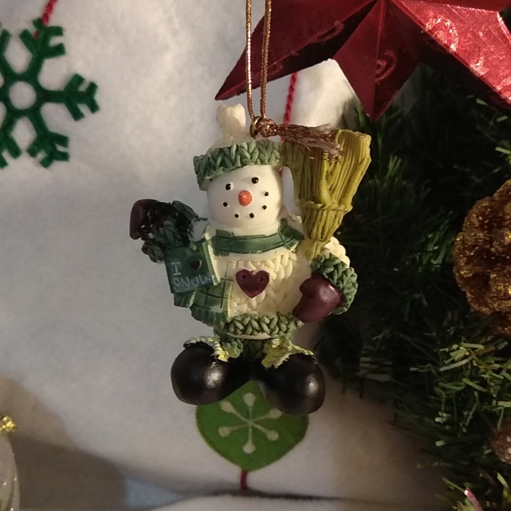 💫 Stoneware Snowman Ornament